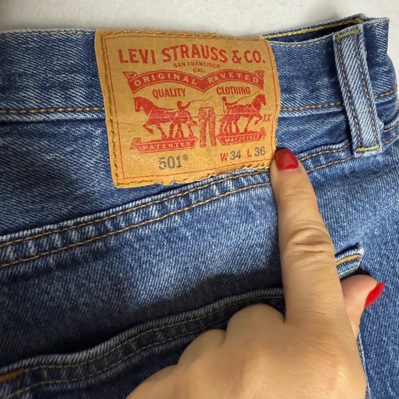Levi Strauss Co 501 Mens Jeans Button Fly Blue Wash W34 L36 Straight Leg Denim - Picture 7 of 10